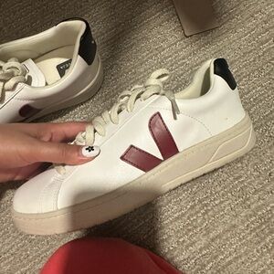 Veja shoes authentic only worn 1 time